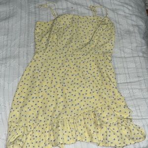 flowy yellow dress with daisy’s on it